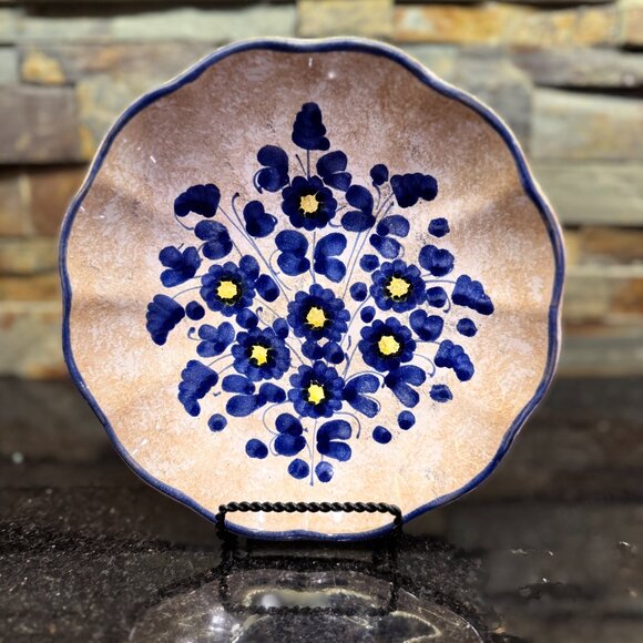 Deruta Hand Painted plate with blue and yellow flowers, hook for hanging - Picture 8 of 11